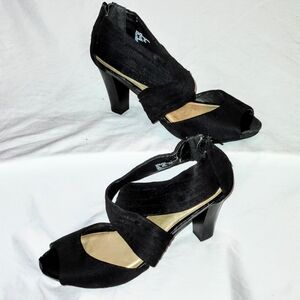 Attention Womens Black Wide Strappy 4" Heels Vegan Suede Zipper Size 7.5 Comfort
